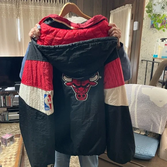 Chicago Bulls Starter Black and Red NBA Jacket - Picture 2 of 7
